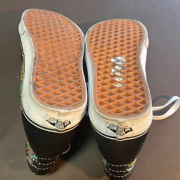 Vans suede high top off the wall, black white with ocean sea monster size 7 - Picture 8 of 9